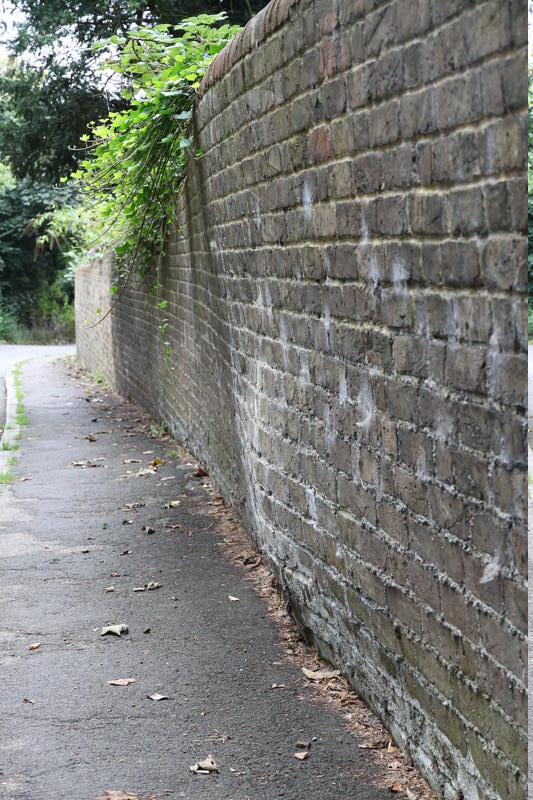 Bulging wall on Boundary Road (Wellbank)